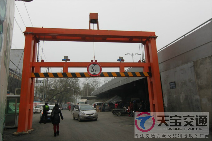 重庆公路限高架杆生产厂家|道路限高架标杆加工厂家